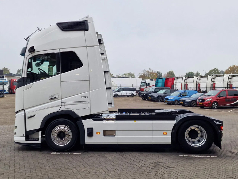 Volvo FH 16 780 Aero Globetrotter XL 4x2 - NEW - Full spec - Retarder - Full air - 2x tank - Tractor: foto 4 Volvo FH 16 780 Aero Globetrotter XL 4x2 - NEW - Full spec - Retarder - Full air - 2x tank - Tractor: foto 4