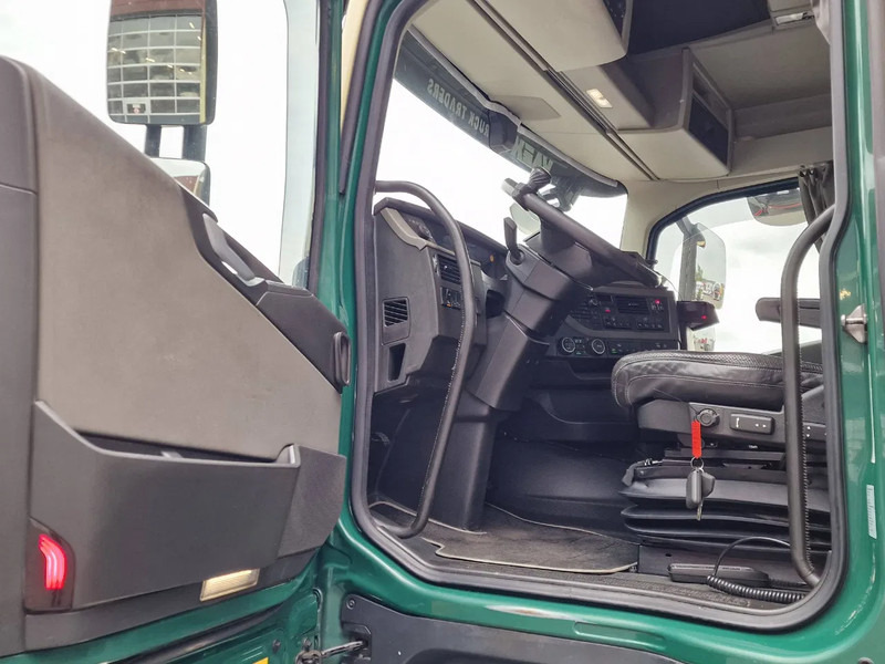 Camião de transporte de madeira, Camião grua Volvo FH 13.540 6x4 - HIAB / Loglift F125Z 80 Crane - Krane - Grua year 2019: foto 11