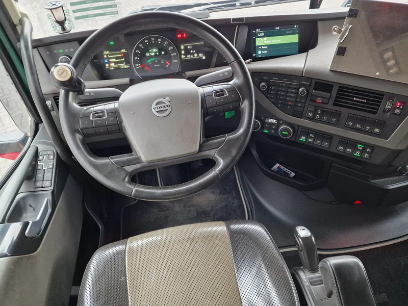 Camião de transporte de madeira, Camião grua Volvo FH 13.540 6x4 - HIAB / Loglift F125Z 80 Crane - Krane - Grua year 2019: foto 13