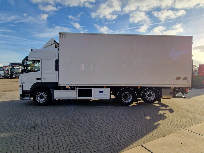Volvo FM 13.460 Globetrotter 6x2*4 - Frigo Carrier Supra 1150 U MT - Zepro loadlift - Steering axle - Camião frigorífico: foto 4 Volvo FM 13.460 Globetrotter 6x2*4 - Frigo Carrier Supra 1150 U MT - Zepro loadlift - Steering axle - Camião frigorífico: foto 4