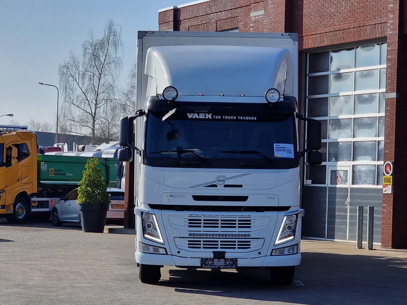 Volvo FM 330 4x2 - Carrier MT 18 Frigo - Loadlift - Full air - Sleepercab - Camião frigorífico: foto 2 Volvo FM 330 4x2 - Carrier MT 18 Frigo - Loadlift - Full air - Sleepercab - Camião frigorífico: foto 2