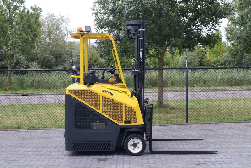 Combilift CB3000 | 2.5 TON | 6 METER | TRIPLEX | SIDESHIFT - Empilhador de 4 vias: foto 4 Combilift CB3000 | 2.5 TON | 6 METER | TRIPLEX | SIDESHIFT - Empilhador de 4 vias: foto 4