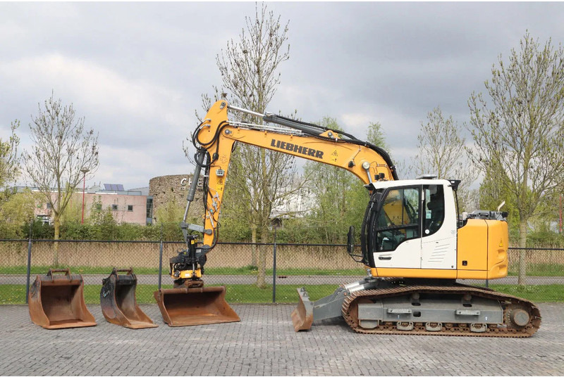Liebherr R914 COMPACT S | ROTOTILT | 3X BUCKET | DOZERBLADE - Escavadora de rastos: foto 1 Liebherr R914 COMPACT S | ROTOTILT | 3X BUCKET | DOZERBLADE - Escavadora de rastos: foto 1