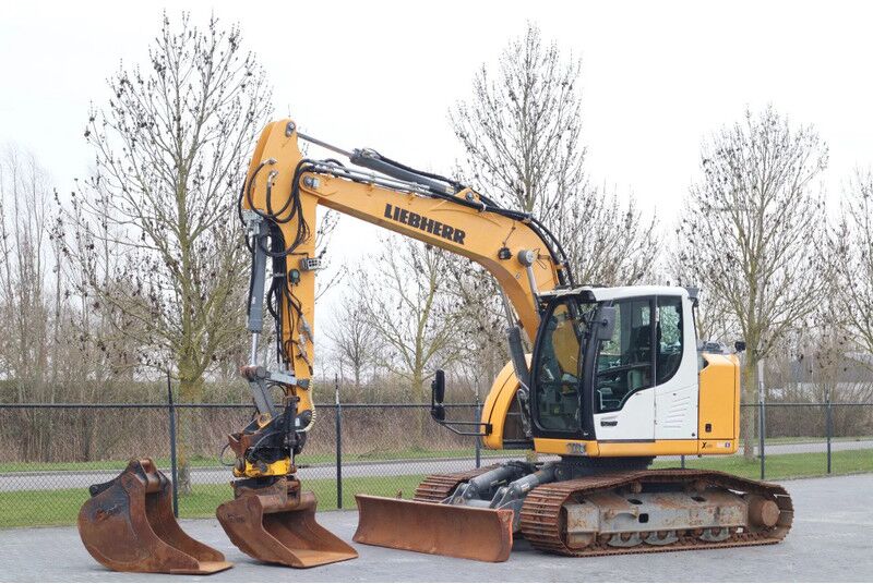 Liebherr R914 COMPACT STD | ROTOTILT | 2X BUCKET | DOZERBLADE - Escavadora de rastos: foto 2 Liebherr R914 COMPACT STD | ROTOTILT | 2X BUCKET | DOZERBLADE - Escavadora de rastos: foto 2