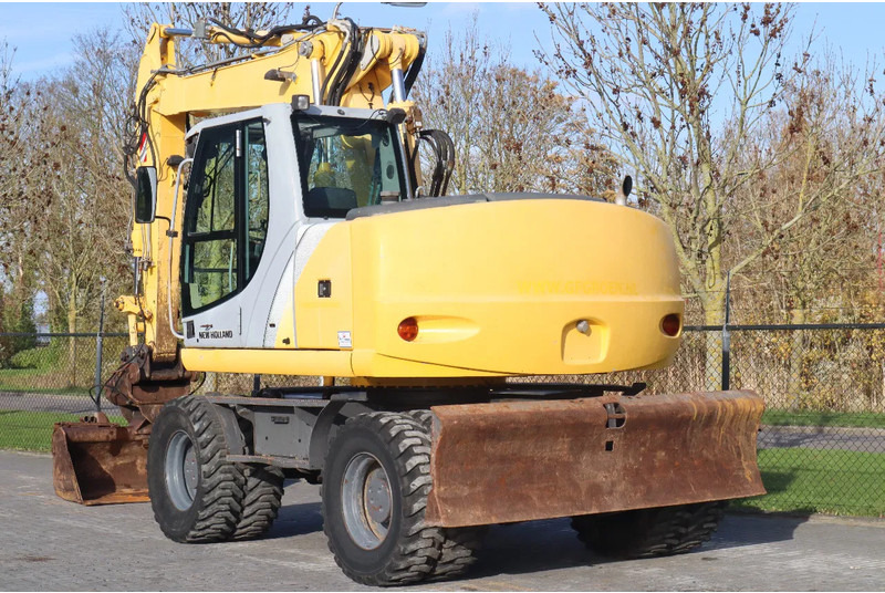 New Holland MH CITY | TILT BUCKET | QUICK COUPLER | DOZER BLADE - Escavadeira de rodas: foto 3 New Holland MH CITY | TILT BUCKET | QUICK COUPLER | DOZER BLADE - Escavadeira de rodas: foto 3