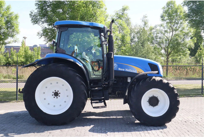 New Holland TS135A | 40 KM/H | 4X4 | SUPERSTEER - Trator: foto 4 New Holland TS135A | 40 KM/H | 4X4 | SUPERSTEER - Trator: foto 4