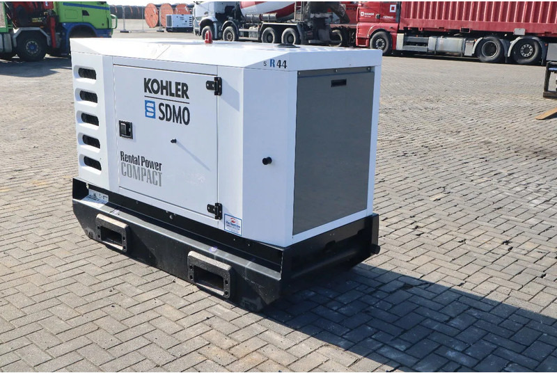 SDMO R44C3 | 44 KVA | GOOD WORKING - Gerador elétrico: foto 4 SDMO R44C3 | 44 KVA | GOOD WORKING - Gerador elétrico: foto 4