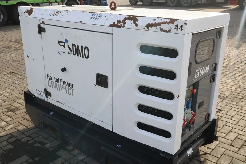 SDMO R44C3 | 44 KVA | GOOD WORKING - Gerador elétrico: foto 4 SDMO R44C3 | 44 KVA | GOOD WORKING - Gerador elétrico: foto 4