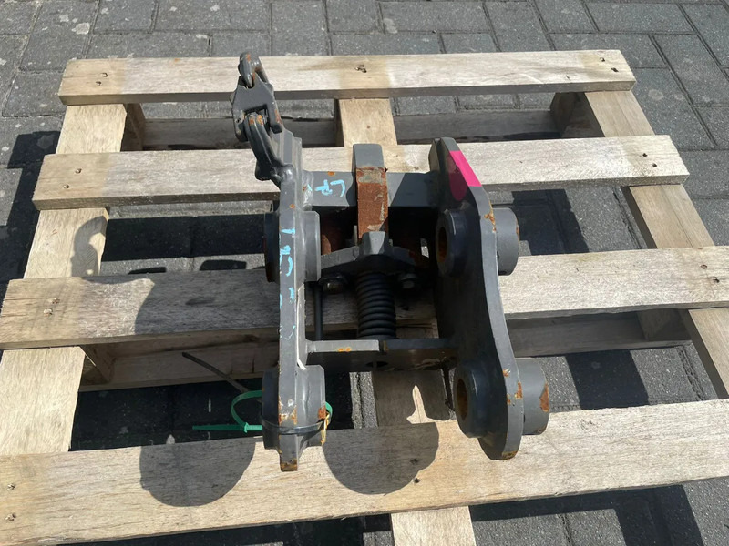 SMP S60 | HALF-AUTO QUICK COUPLER | SNELWISSEL | VOLVO EC18 - Tesoura de demolição para Máquina de construção: foto 4 SMP S60 | HALF-AUTO QUICK COUPLER | SNELWISSEL | VOLVO EC18 - Tesoura de demolição para Máquina de construção: foto 4