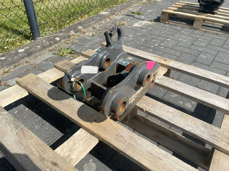 SMP S60 | HALF-AUTO QUICK COUPLER | SNELWISSEL | VOLVO EC18 - Tesoura de demolição para Máquina de construção: foto 3 SMP S60 | HALF-AUTO QUICK COUPLER | SNELWISSEL | VOLVO EC18 - Tesoura de demolição para Máquina de construção: foto 3