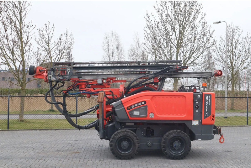 Sandvik 2 PIECES COMMANDO DC 300 RI S5 | ONLY 470 DRILLING HOURS - Máquina de perfuração: foto 4 Sandvik 2 PIECES COMMANDO DC 300 RI S5 | ONLY 470 DRILLING HOURS - Máquina de perfuração: foto 4