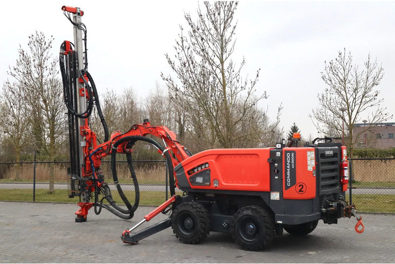 Sandvik 2 PIECES COMMANDO DC 300 RI S5 | ONLY 470 DRILLING HOURS - Máquina de perfuração: foto 3 Sandvik 2 PIECES COMMANDO DC 300 RI S5 | ONLY 470 DRILLING HOURS - Máquina de perfuração: foto 3