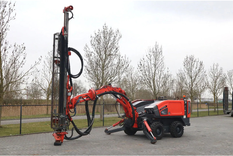 Sandvik 2 PIECES COMMANDO DC 300 RI S5 | ONLY 470 DRILLING HOURS - Máquina de perfuração: foto 2 Sandvik 2 PIECES COMMANDO DC 300 RI S5 | ONLY 470 DRILLING HOURS - Máquina de perfuração: foto 2