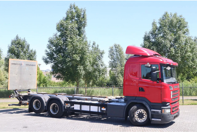 Scania R580 V8 | 6X2 | BDF | RETARDER | TAILLIFT | EURO 6 - Camião transportador de contêineres/ Caixa móvel: foto 3 Scania R580 V8 | 6X2 | BDF | RETARDER | TAILLIFT | EURO 6 - Camião transportador de contêineres/ Caixa móvel: foto 3