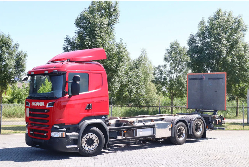 Scania R580 V8 | 6X2 | BDF | RETARDER | TAILLIFT | EURO 6 - Camião transportador de contêineres/ Caixa móvel: foto 1 Scania R580 V8 | 6X2 | BDF | RETARDER | TAILLIFT | EURO 6 - Camião transportador de contêineres/ Caixa móvel: foto 1