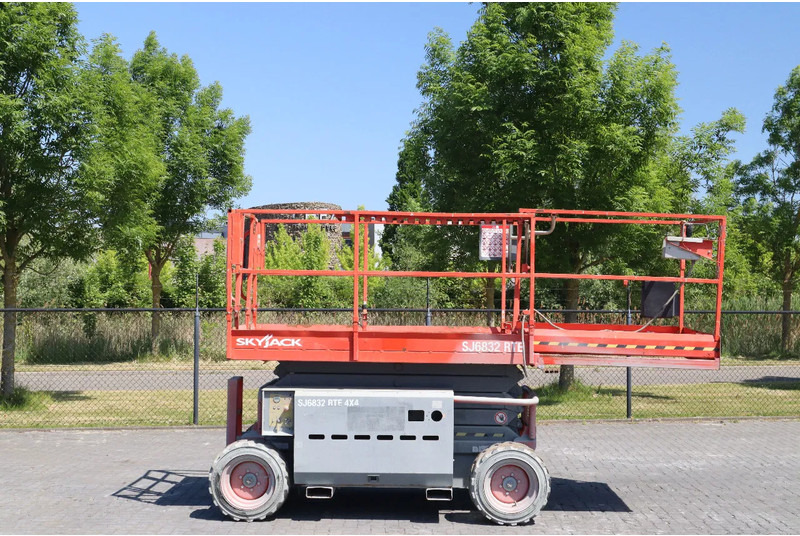 Skyjack SJ 6832 RTE | 12 METER | 454 KG - Plataforma de Tijera/ Plataforma de tesoura: foto 4 Skyjack SJ 6832 RTE | 12 METER | 454 KG - Plataforma de Tijera/ Plataforma de tesoura: foto 4