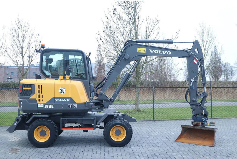 Volvo EW60E | DEMO | 30 KM/H | ROTOTILT + GRIPPER | BUCKET - Escavadeira de rodas: foto 4 Volvo EW60E | DEMO | 30 KM/H | ROTOTILT + GRIPPER | BUCKET - Escavadeira de rodas: foto 4