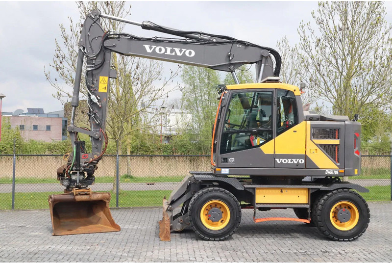 Volvo EWR 170 E | ROTOTILT | BUCKET | DOZERBLADE | TRAILER HYDR - Escavadeira de rodas: foto 1 Volvo EWR 170 E | ROTOTILT | BUCKET | DOZERBLADE | TRAILER HYDR - Escavadeira de rodas: foto 1