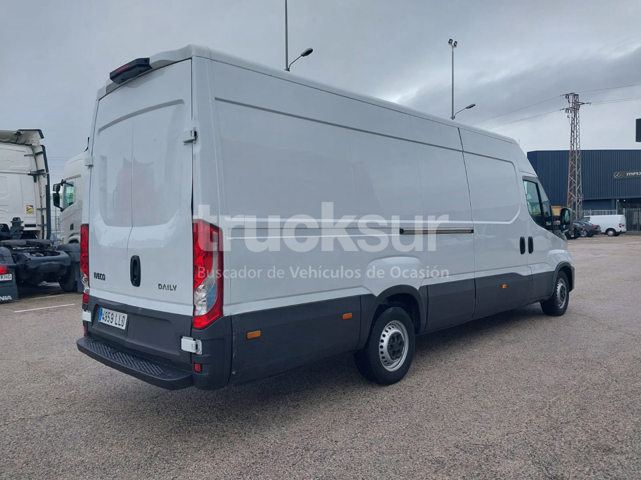 IVECO DAILY 35S16 - Carrinha de contentor: foto 4 IVECO DAILY 35S16 - Carrinha de contentor: foto 4