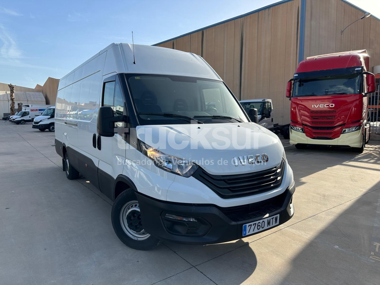 IVECO DAILY 35S16 F 16M3 - Carrinha de contentor: foto 2 IVECO DAILY 35S16 F 16M3 - Carrinha de contentor: foto 2