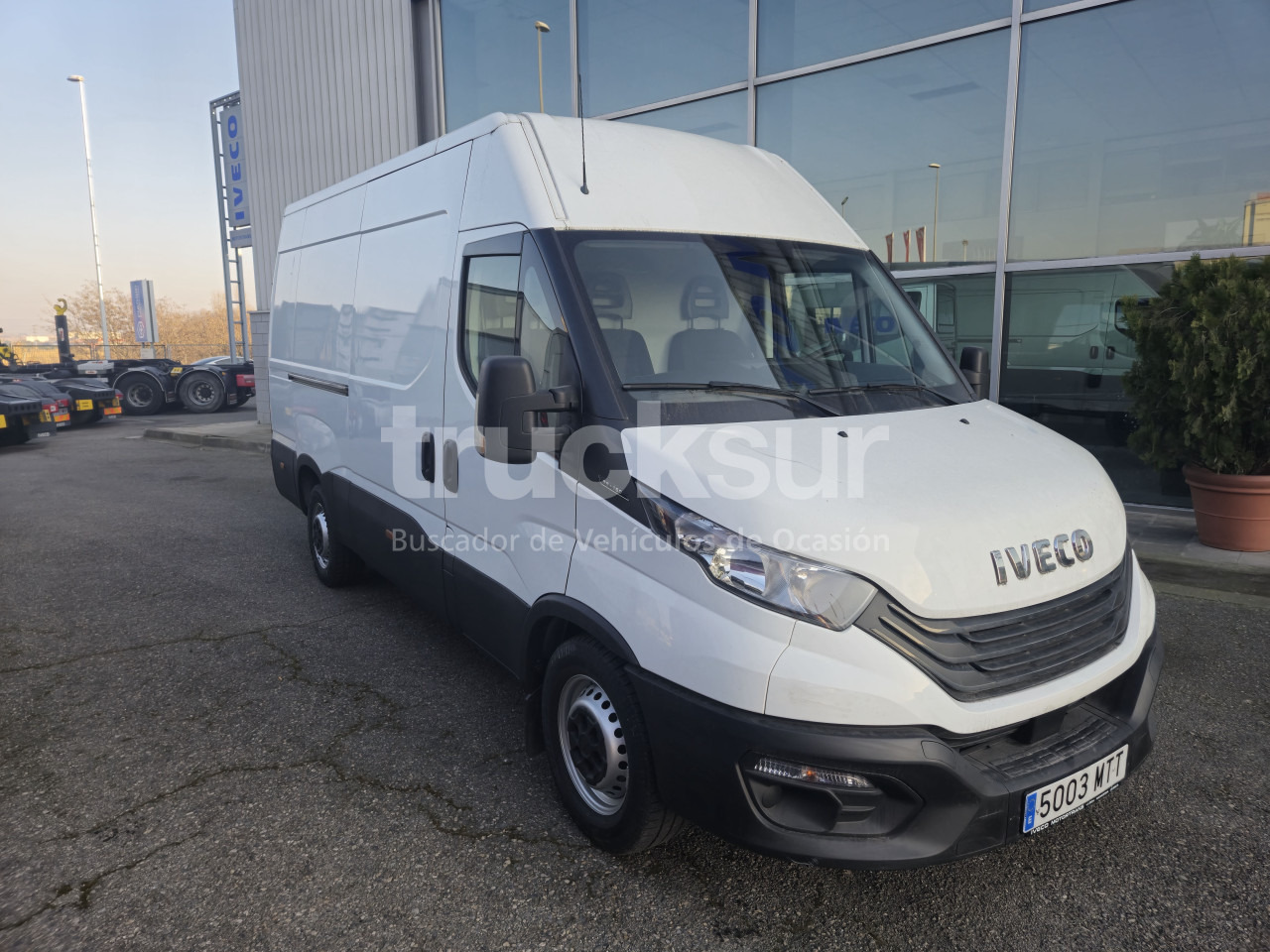 IVECO DAILY 35S16V 12M3 - Carrinha de contentor: foto 3 IVECO DAILY 35S16V 12M3 - Carrinha de contentor: foto 3
