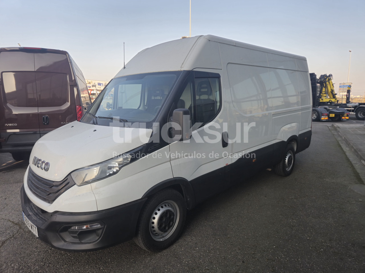 IVECO DAILY 35S16V 12M3 - Carrinha de contentor: foto 1 IVECO DAILY 35S16V 12M3 - Carrinha de contentor: foto 1