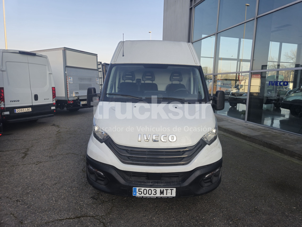 IVECO DAILY 35S16V 12M3 - Carrinha de contentor: foto 2 IVECO DAILY 35S16V 12M3 - Carrinha de contentor: foto 2