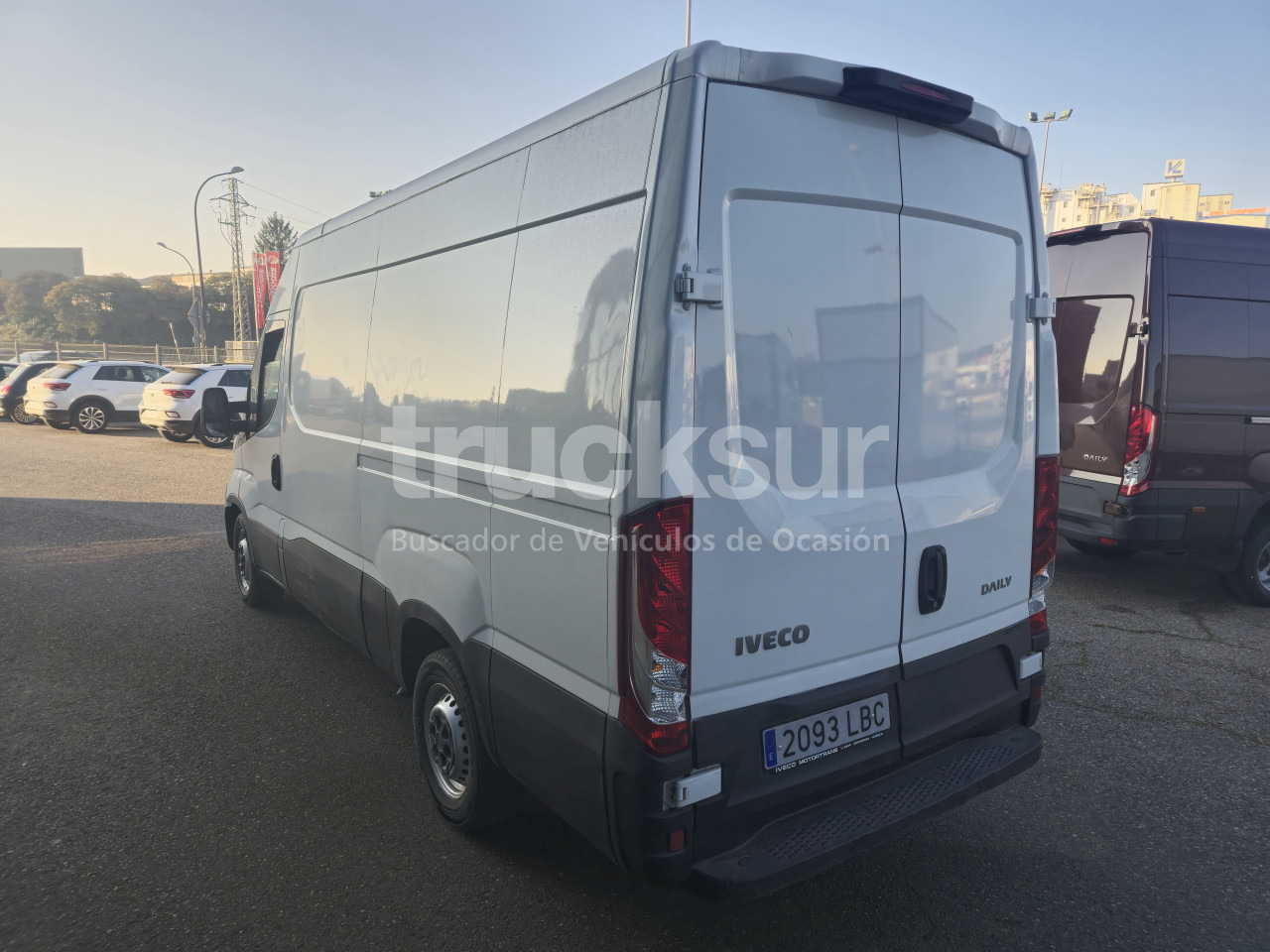 IVECO DAILY 35S16V 12M3 - Carrinha de contentor: foto 4 IVECO DAILY 35S16V 12M3 - Carrinha de contentor: foto 4