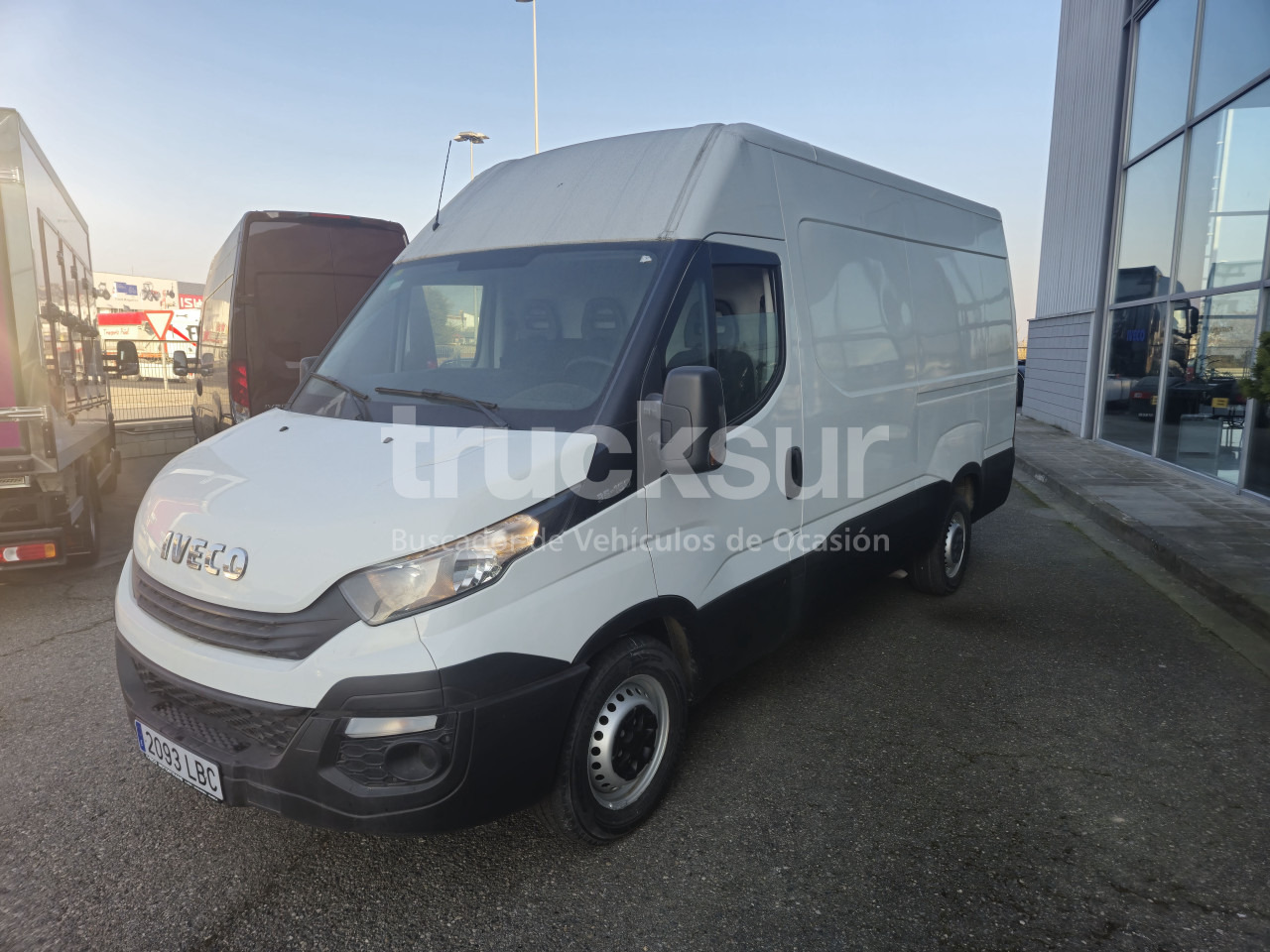IVECO DAILY 35S16V 12M3 - Carrinha de contentor: foto 1 IVECO DAILY 35S16V 12M3 - Carrinha de contentor: foto 1