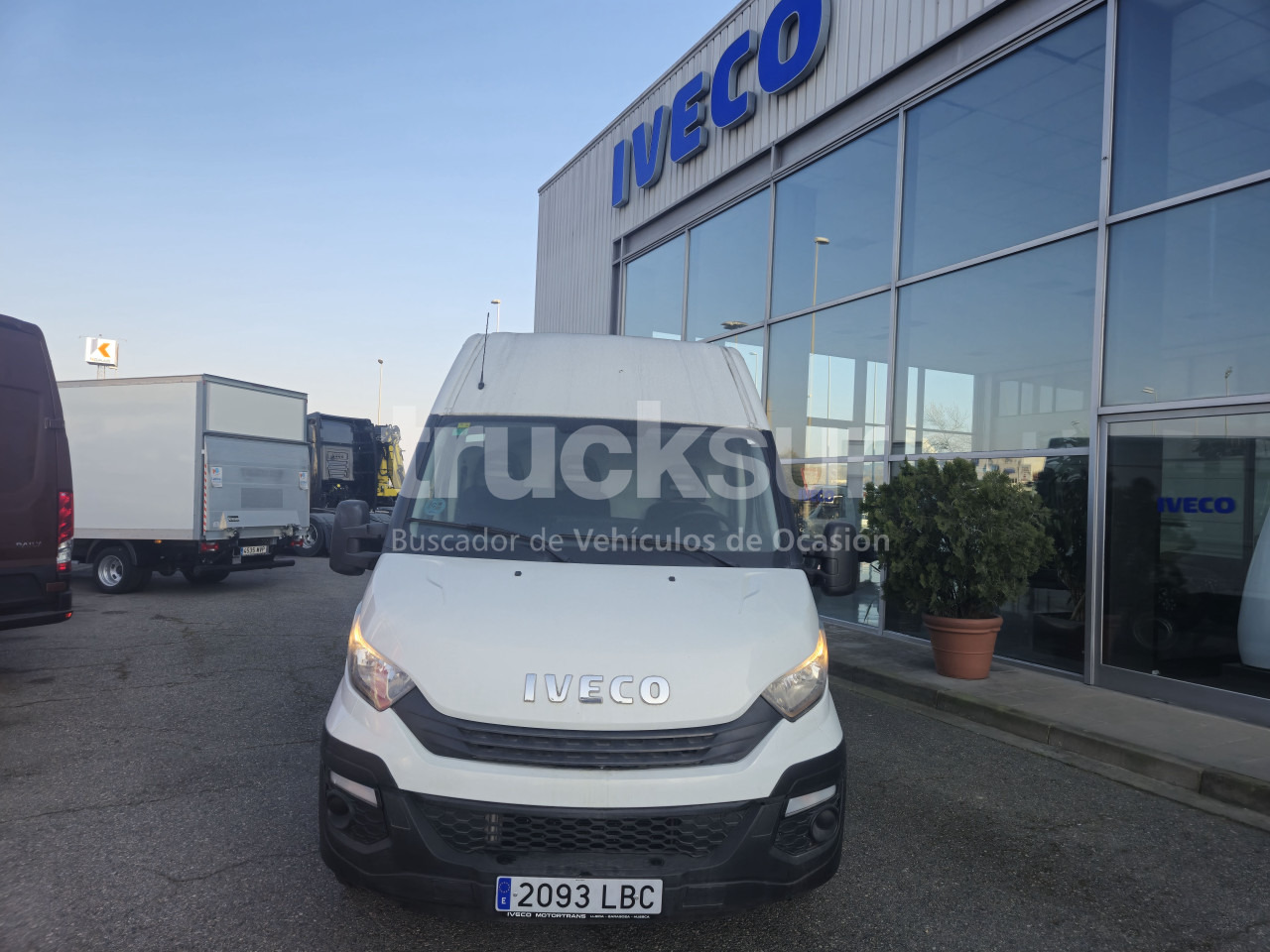 IVECO DAILY 35S16V 12M3 - Carrinha de contentor: foto 2 IVECO DAILY 35S16V 12M3 - Carrinha de contentor: foto 2