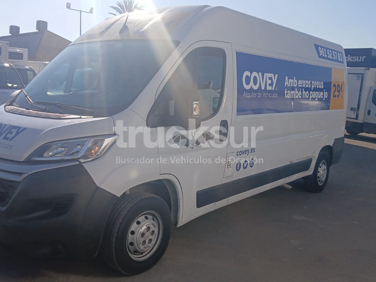 IVECO JUMPER 120.35 - Carrinha de contentor: foto 2 IVECO JUMPER 120.35 - Carrinha de contentor: foto 2