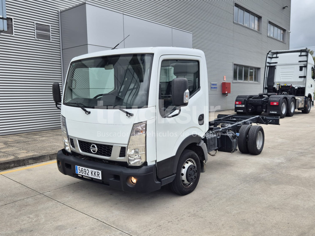 NISSAN NT 400 - Camião chassi: foto 1 NISSAN NT 400 - Camião chassi: foto 1