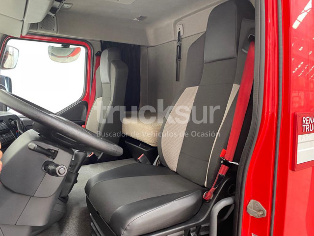 Fotografia de interior 1: Camião de lona RENAULT D12.250