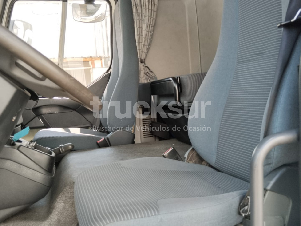 VOLVO FL290 - Camião frigorífico: foto 3 VOLVO FL290 - Camião frigorífico: foto 3