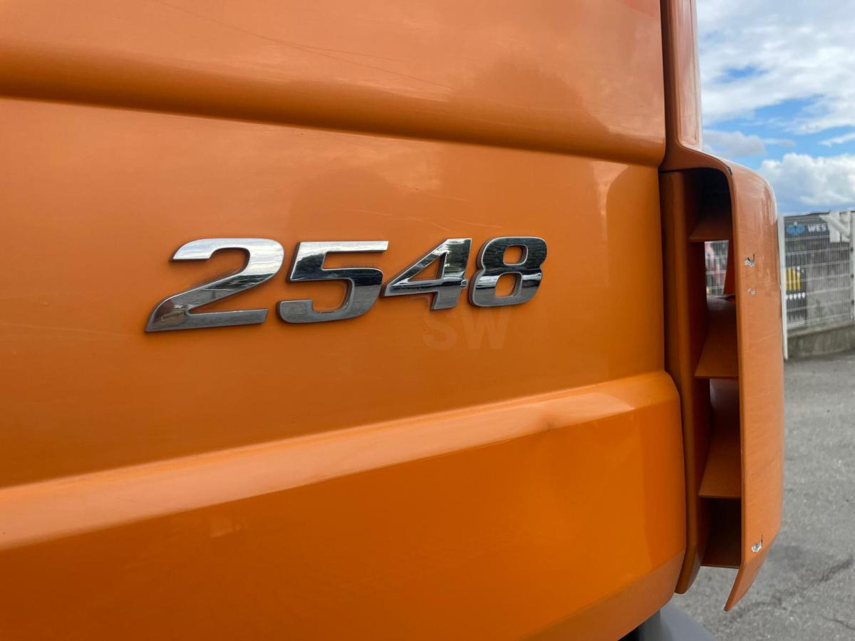 Mercedes Actros 2548 - Camião polibenne: foto 3 Mercedes Actros 2548 - Camião polibenne: foto 3