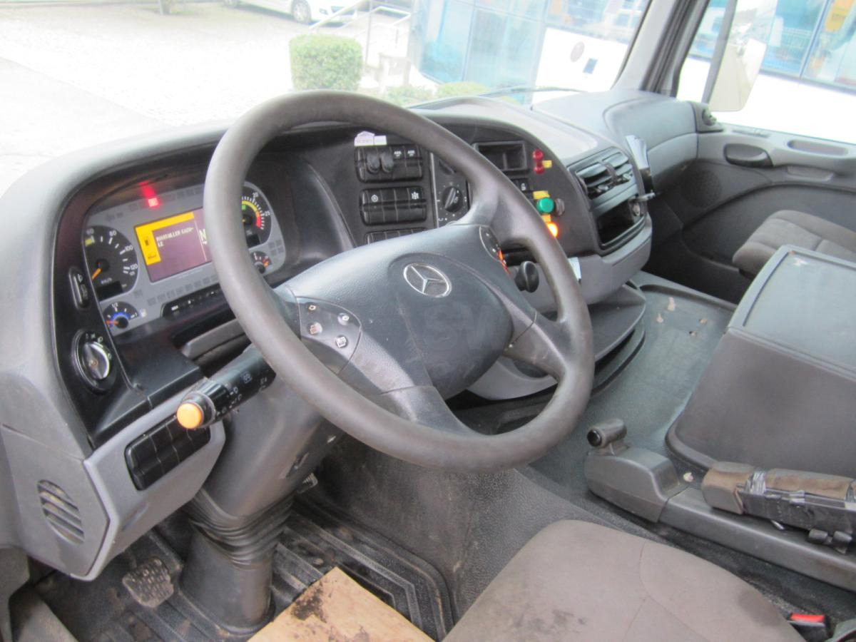 Fotografia de interior 1: Camião basculante Mercedes Actros 3236
