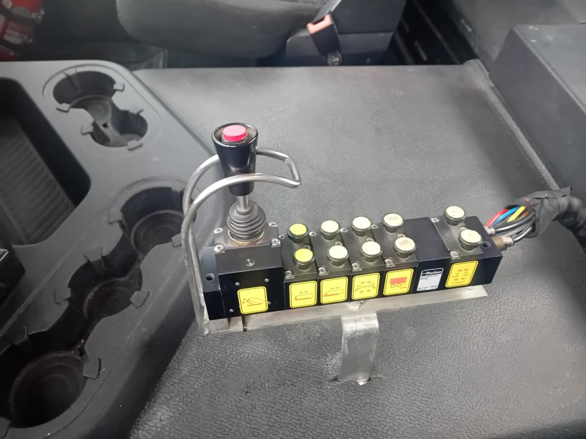 Mercedes Antos 2643 - Camião polibenne: foto 4 Mercedes Antos 2643 - Camião polibenne: foto 4