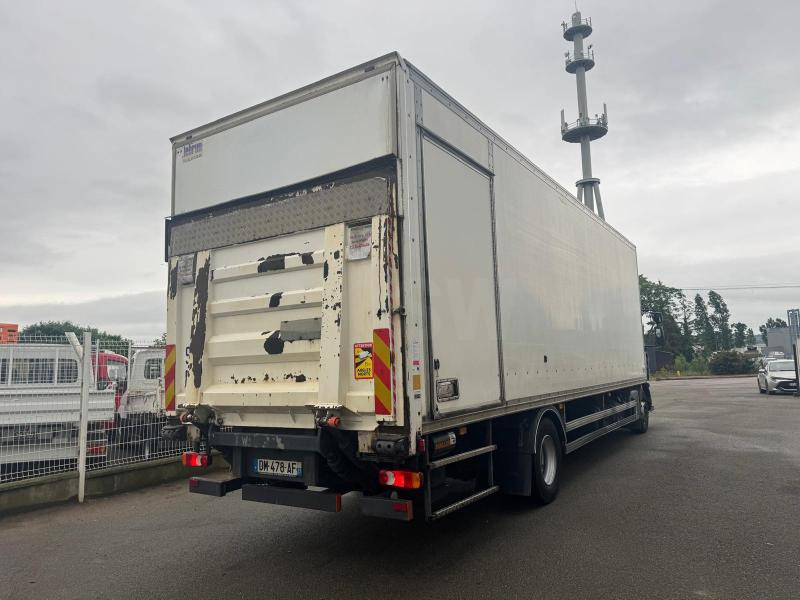 Camião furgão Renault D-Series: foto 9 Camião furgão Renault D-Series: foto 9