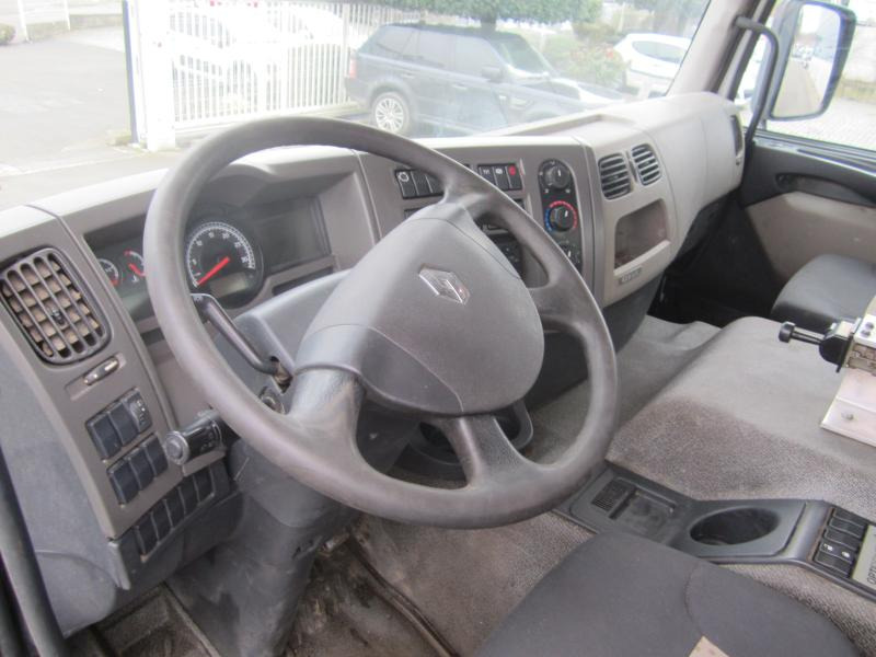 Fotografia de interior 1: Camião basculante Renault Kerax 460 DXI