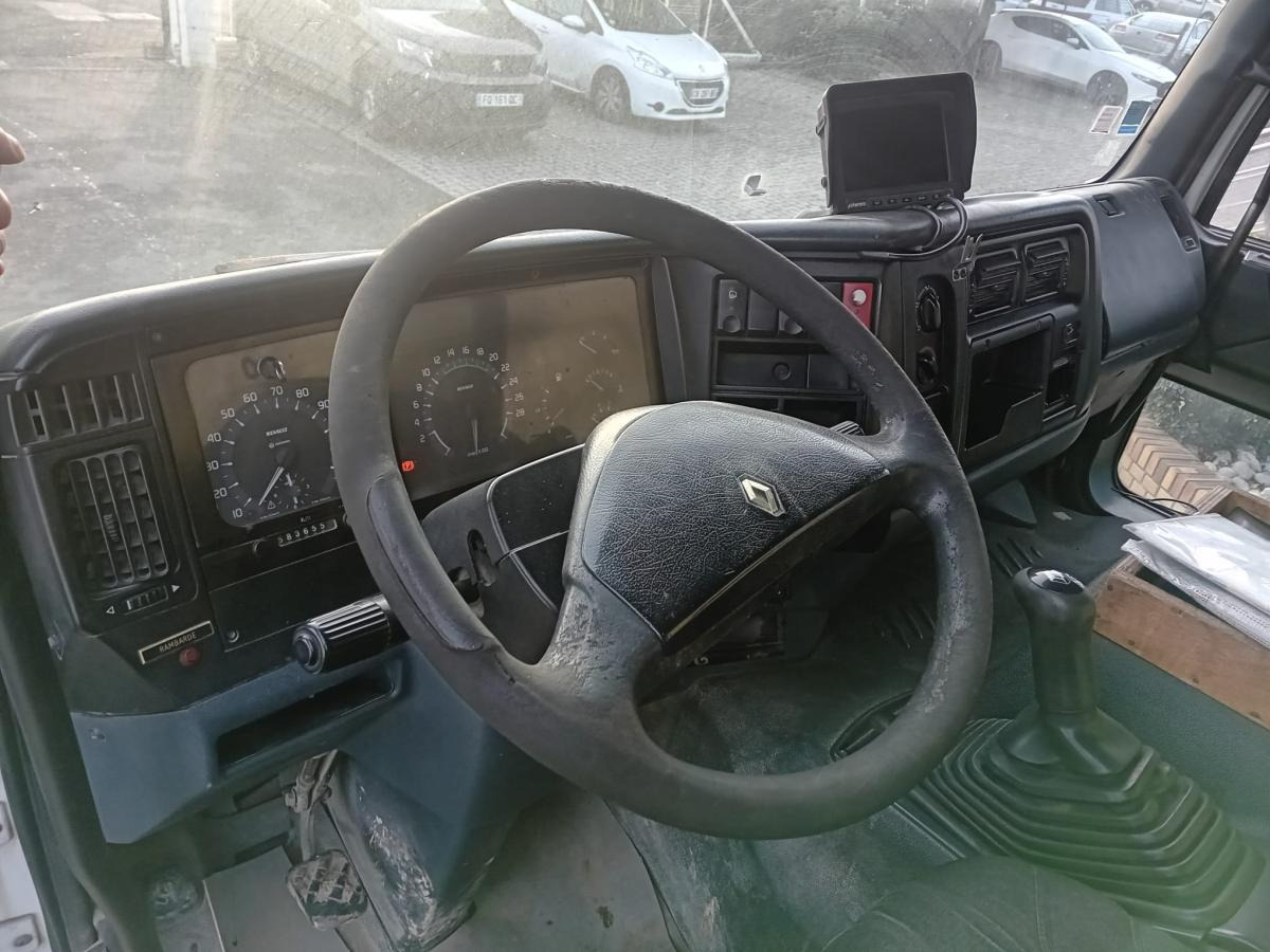 Renault Premium 250 - Camião cisterna: foto 3 Renault Premium 250 - Camião cisterna: foto 3