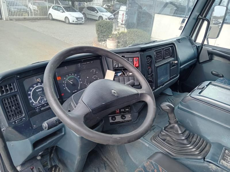 Renault Premium - Camião cisterna: foto 3 Renault Premium - Camião cisterna: foto 3