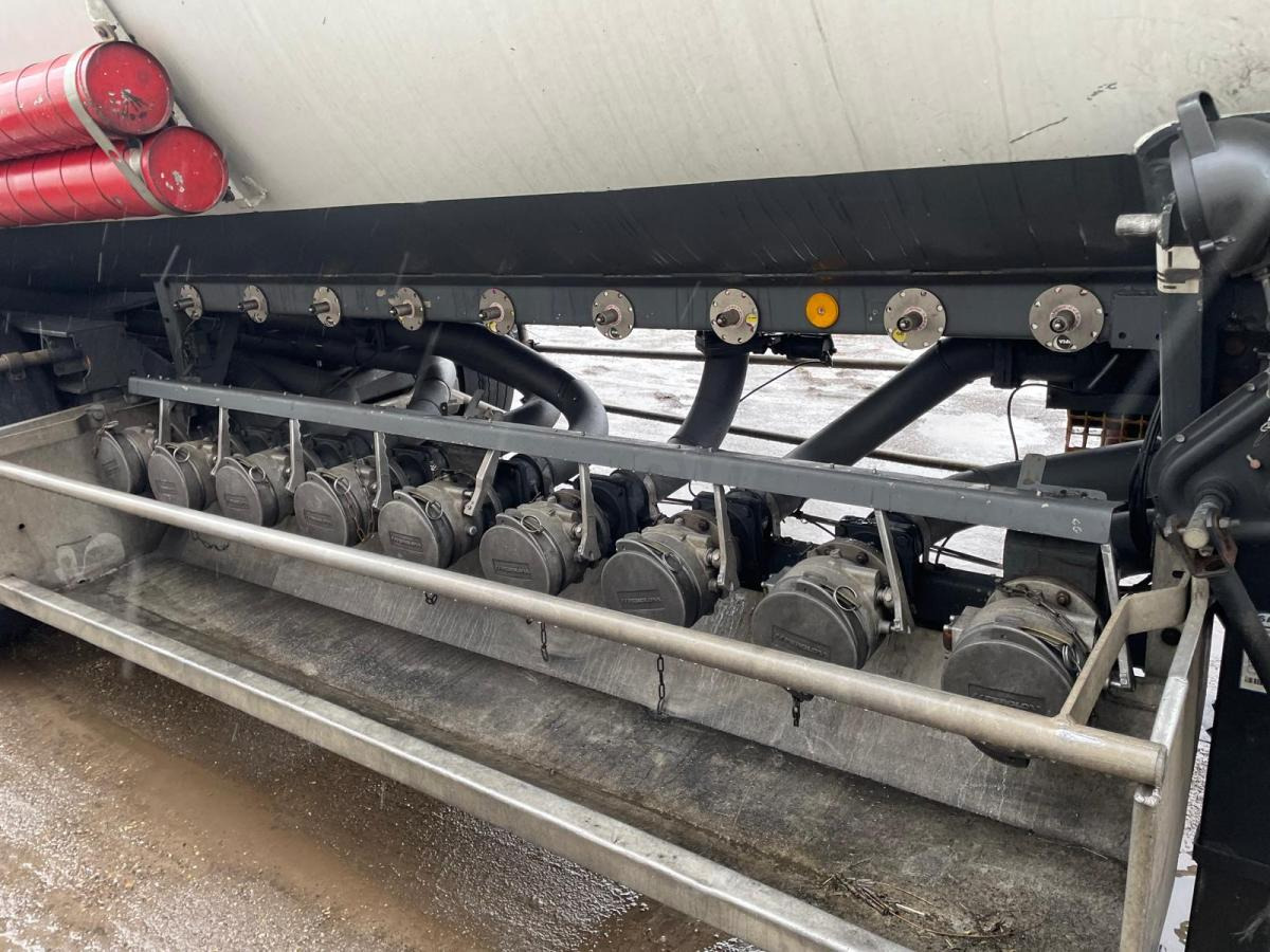 Trailor - Semi-reboque cisterna: foto 5 Trailor - Semi-reboque cisterna: foto 5