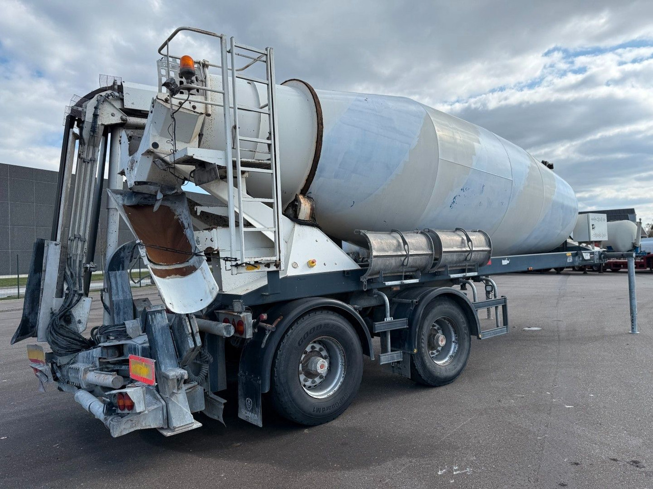De Buf BM 12-36-2SPR w/ Belt Theam TSR15 / Beton - Semi-reboque betoneira: foto 4 De Buf BM 12-36-2SPR w/ Belt Theam TSR15 / Beton - Semi-reboque betoneira: foto 4