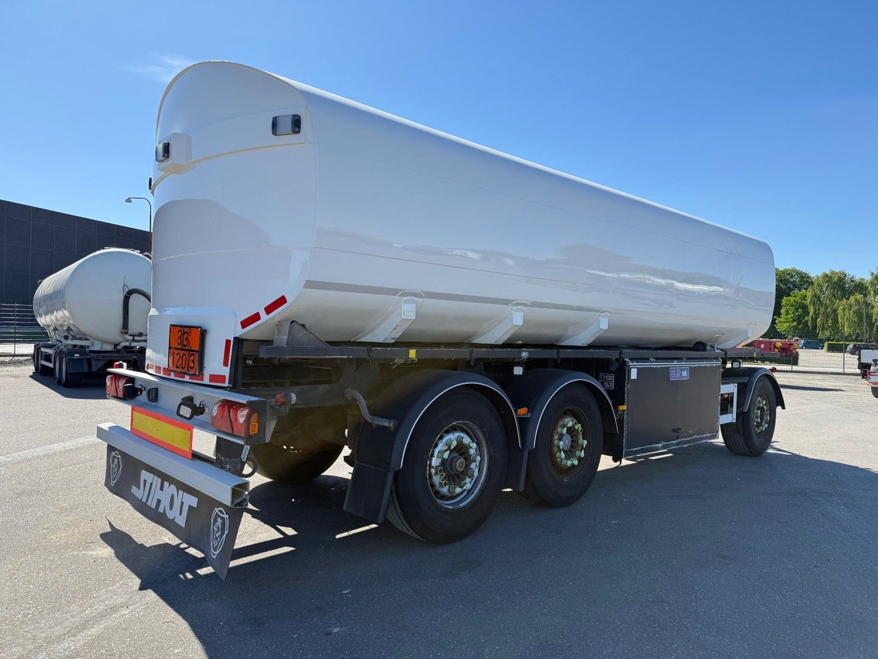 Eurotank 3 axle ET-26-4 ADR 25.500 L 4 Room - Reboque cisterna: foto 3 Eurotank 3 axle ET-26-4 ADR 25.500 L 4 Room - Reboque cisterna: foto 3