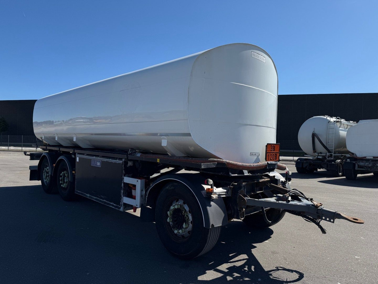 Eurotank 3 axle ET-26-4 ADR 25.500 L 4 Room - Reboque cisterna: foto 2 Eurotank 3 axle ET-26-4 ADR 25.500 L 4 Room - Reboque cisterna: foto 2