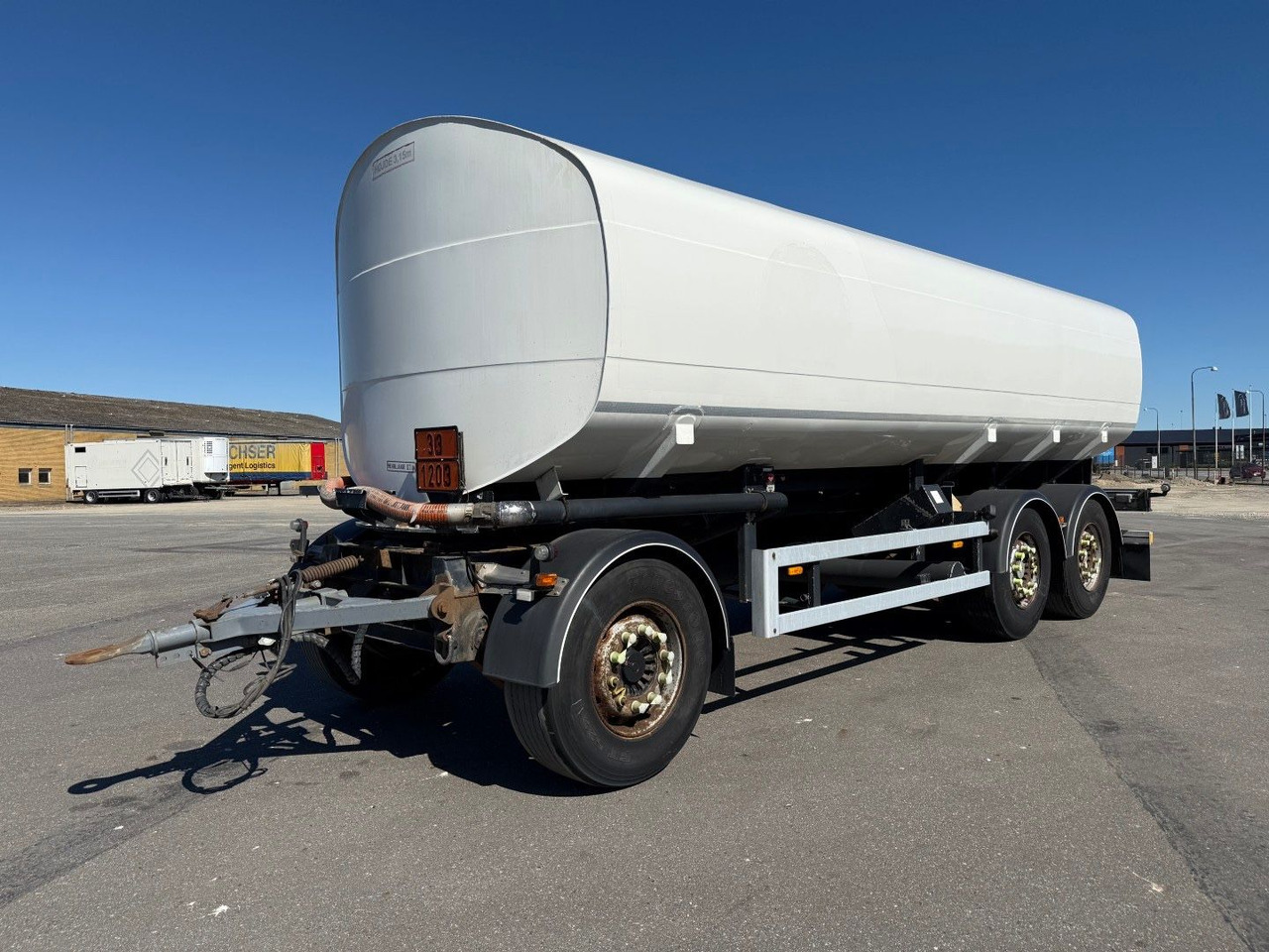 Eurotank 3 axle ET-26-4 ADR 25.500 L 4 Room - Reboque cisterna: foto 1 Eurotank 3 axle ET-26-4 ADR 25.500 L 4 Room - Reboque cisterna: foto 1