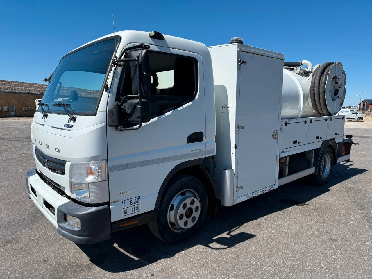 FUSO Canter 9C18 Duonic Rioned 3500 l. Kombi Euro 6 - Caminhão limpa fossa: foto 1 FUSO Canter 9C18 Duonic Rioned 3500 l. Kombi Euro 6 - Caminhão limpa fossa: foto 1