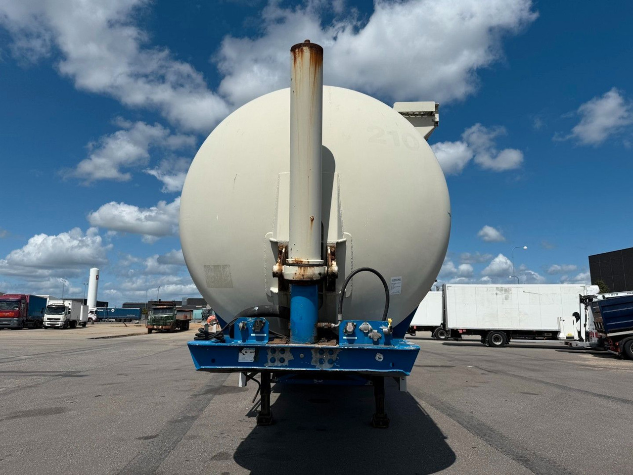 Feldbinder 3 axle 63 m3 Silo trailer Feldbinder 3 axle 63 m3 Silo trailer - Semi-reboque silo: foto 5 Feldbinder 3 axle 63 m3 Silo trailer Feldbinder 3 axle 63 m3 Silo trailer - Semi-reboque silo: foto 5