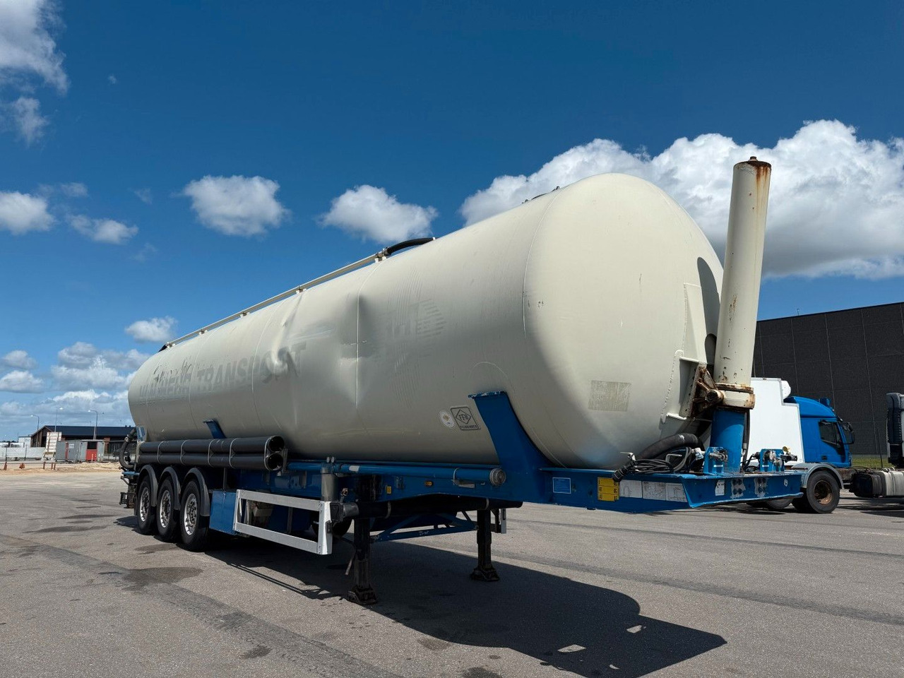 Feldbinder 3 axle 63 m3 Silo trailer Feldbinder 3 axle 63 m3 Silo trailer - Semi-reboque silo: foto 2 Feldbinder 3 axle 63 m3 Silo trailer Feldbinder 3 axle 63 m3 Silo trailer - Semi-reboque silo: foto 2