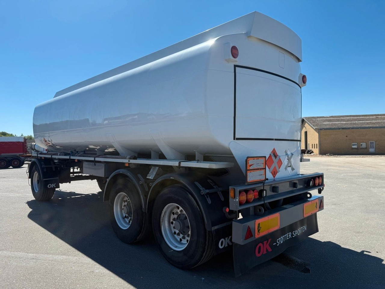 HMK Bilcon 3 axle 27.000 l. ADR 5 rooms - Reboque cisterna: foto 4 HMK Bilcon 3 axle 27.000 l. ADR 5 rooms - Reboque cisterna: foto 4